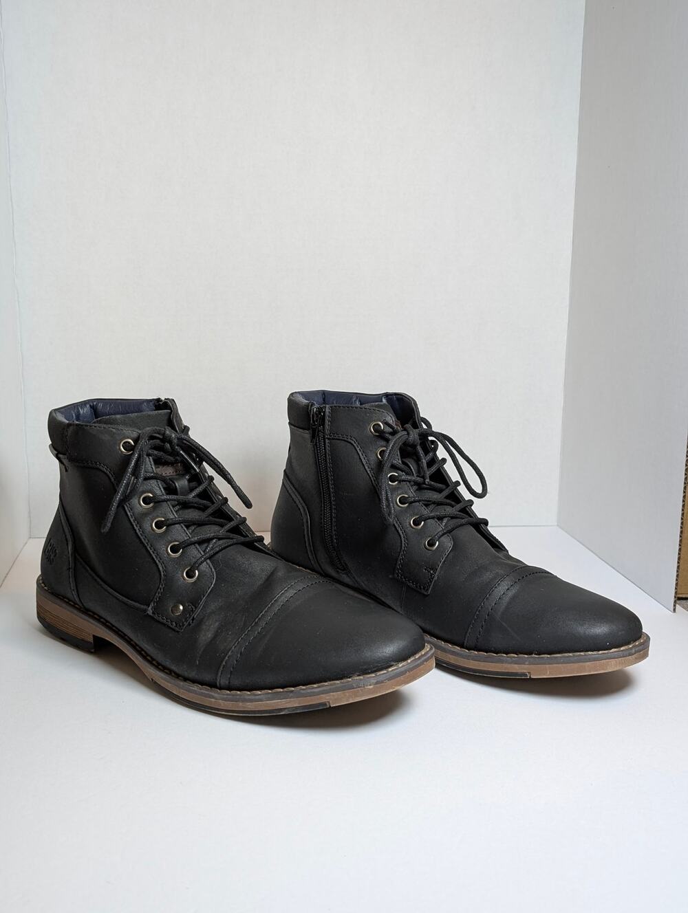 B-52 by Bullboxer Men Size 11 Black Faux Leather Cap Toe Lace Up Ankle Boots